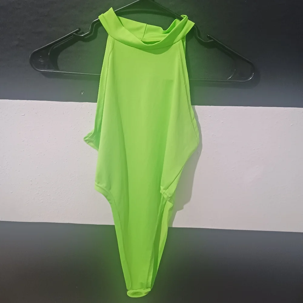 Women green neon mock neck sleveless bodysuit - Picture 2 of 11